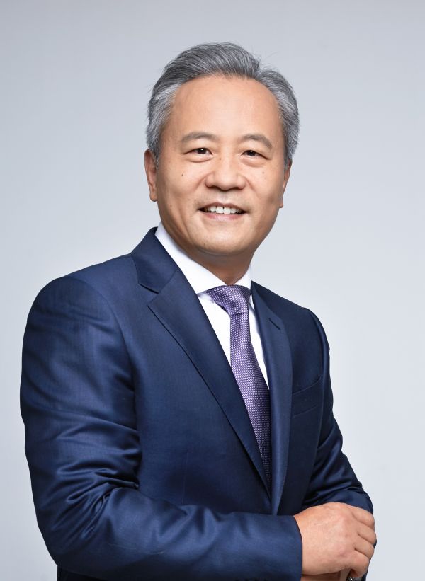 卡特彼勒（中国）投资有限公司董事长陈其华