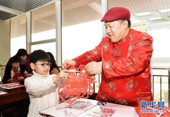 Children Learn Paper-cutting to Greet Upcoming Spring Festival