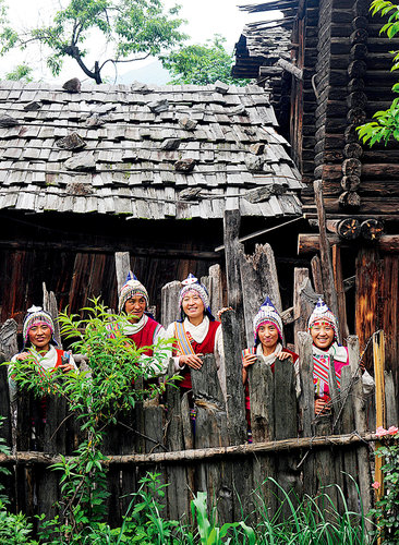 Tongle: Hometown of Lisu's Dwellings, Dancing