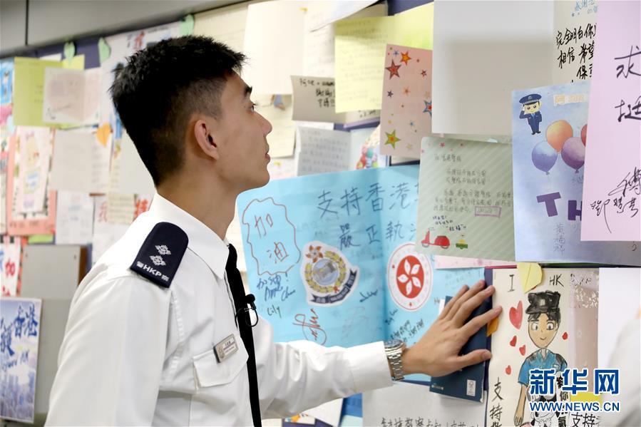 （港澳台·香港故事·图文互动）（4）网红帅港警卓Sir：温暖和辛酸并存的艰难之路