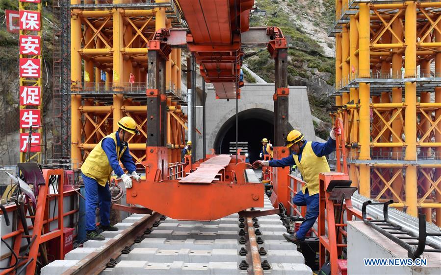CHINA-TIBET-GYACA COUNTY-LHASA-NYINGCHI RAILWAY-BRIDGE-TRACK LAYING (CN)