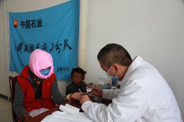 25董亦学检测血糖