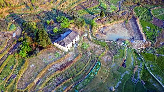 瑞士艺术家孔安德“认养的房子”在梯田间格外漂亮-a