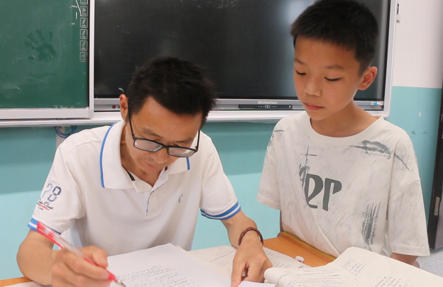 不让一个学生掉队！浙江老师坚持34年，结局太暖心-中国好故事